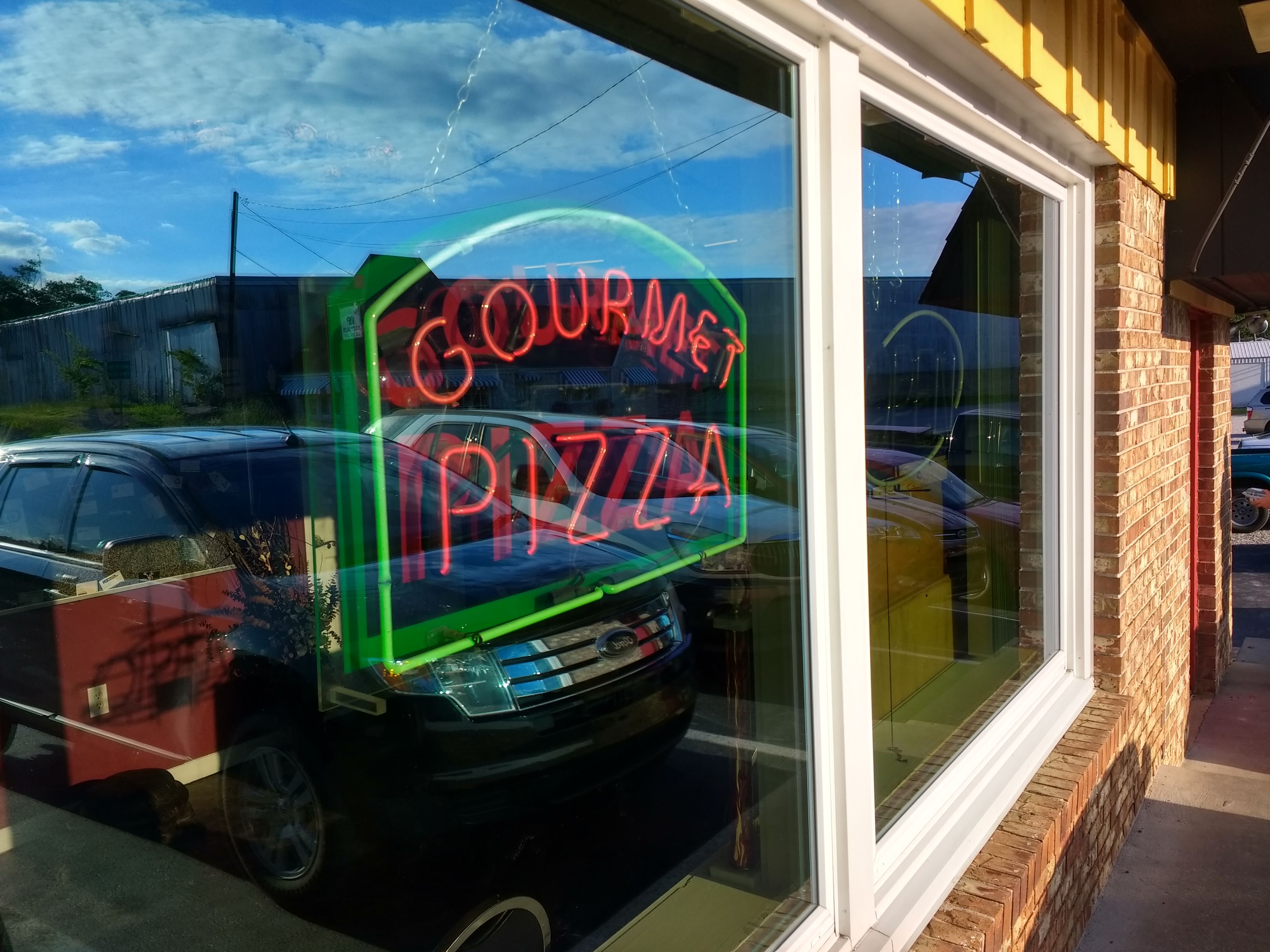 Turtilinis Pizza Place in Bowling Green KY